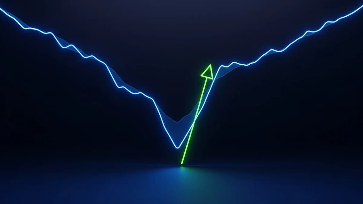 Tom Lee Calls Saylor's Bitcoin Sale Classic 'Bottom Behavior'